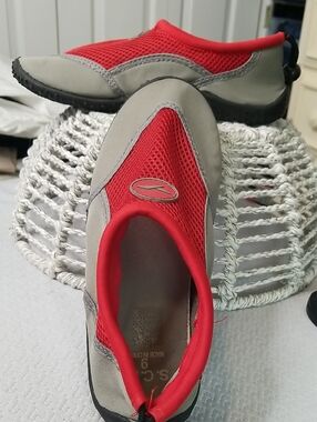 S.C.I.I. womens water shoes size 9 rubber soles EUC